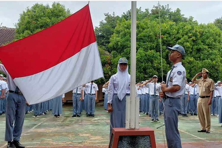 Contoh Gampang Materi Amanat Pembina Upacara Bendera Hari Senin Untuk